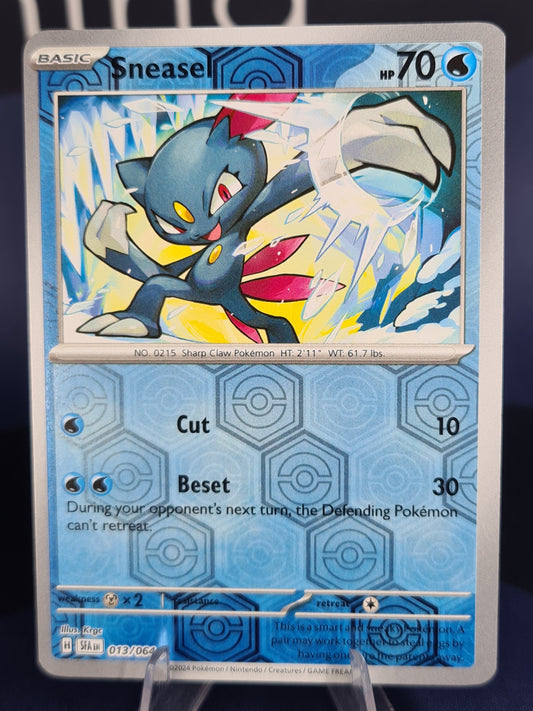 Sneasel 013/064 Shrouded Fable RH